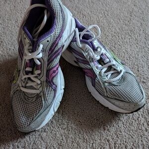 Saucony Women's Gray and Purple Athletic Shoes
